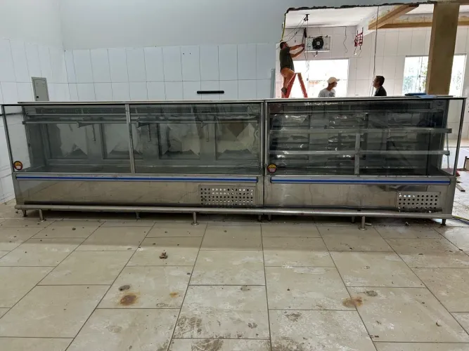 VENDO 02 BALCÕES FRIGORÍFICOS INOX PARA AÇOUGUE