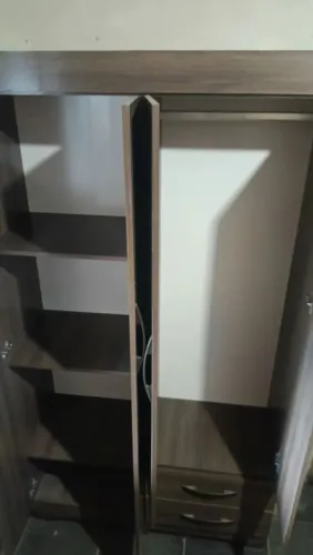 Guarda roupa de solteiro