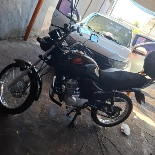 Vende-se uma linda fan 150 2011 partida completa tudo em dias só transferir