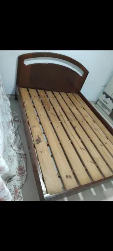 Cama de madeira