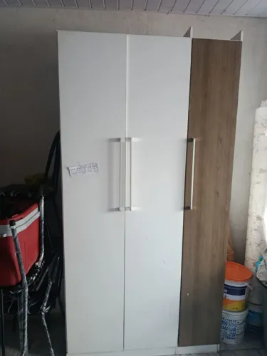 Guarda-roupa três portas