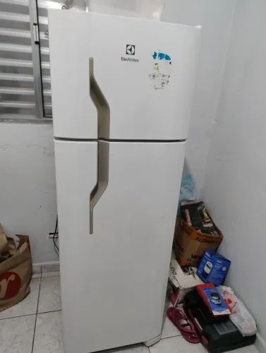 Geladeira Eletrolux 260 Litros