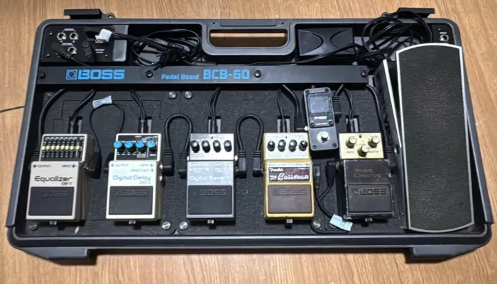 Vendo 7 pedais semi- novos
