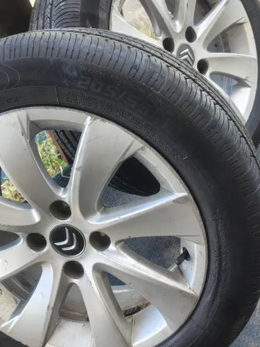 Vdd ou troco em 4 rodas de ferro 15 duas rodas 16 da Ford e centroen