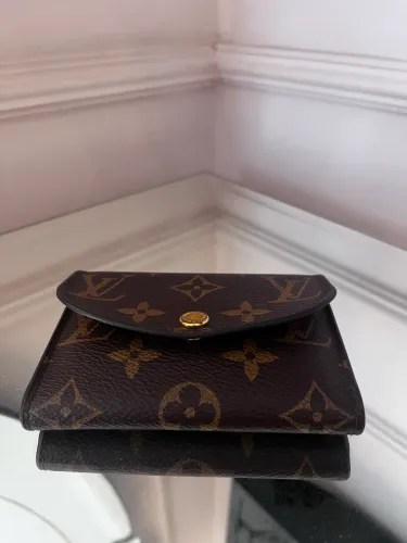 Carteira Louis Vuitton pequena 