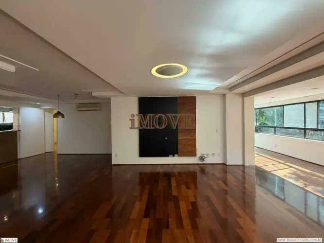 Imóvel para aluguel possui 193 metros quadrados com 3 quartos em Vila Cruzeiro - São Paulo