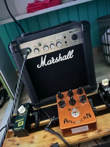Amplificador Marshall MG10CF