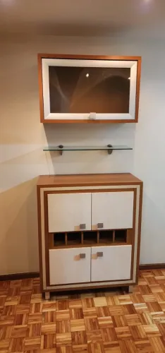 Barzinho Completo com Armário Aéreo e Prateleira de Vidro - Excelente Estado