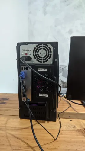 CPU <br>Placa mãe 1150<br>SSD 240<br>Fonte 500w<br>2x4Gb de ram<br>R$850,00