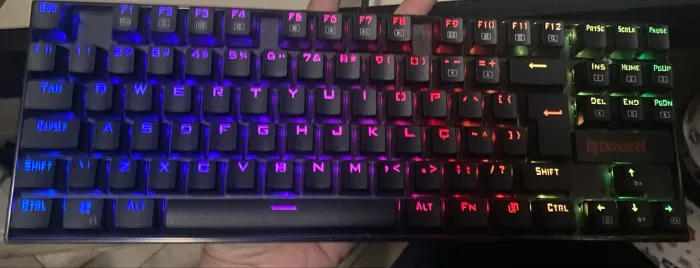 Teclado Mecânico Gamer Redragon Kumara RGB ABNT2 USB para PC