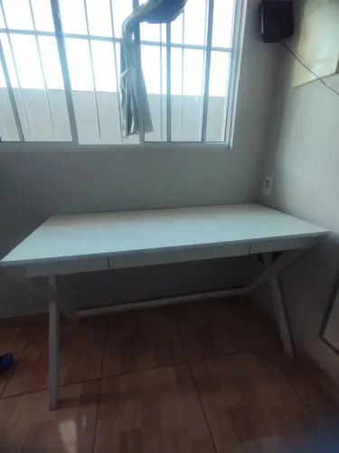 Escrivaninha // Mesa de estudo