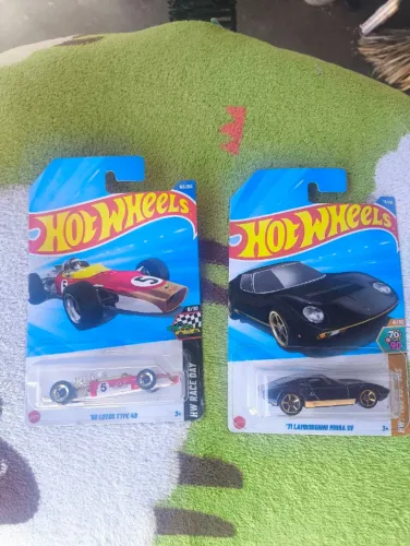 hotwheels 2 unidades