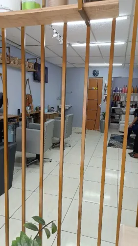 Vaga pra auxiliar cabeleireiro e manicure