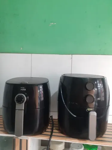 Vendo 2 fritadeiras elétricas.