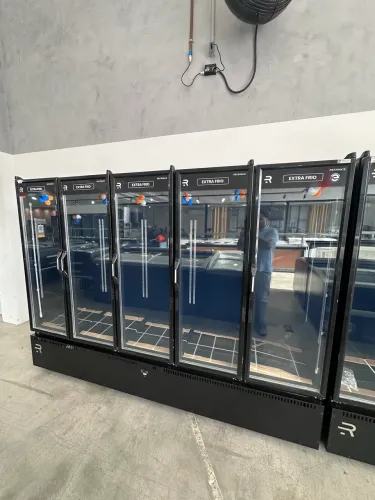Auto serviço 5 portas extra frio cerveja/carne 1630 litros total preta refrimate