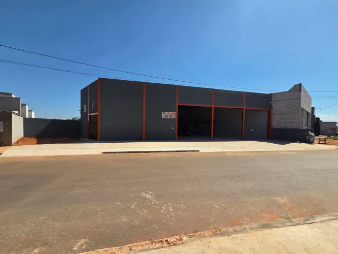 Alugo GalpãoJardim Flamboyants continuação Anel Viário 500mt Eternit