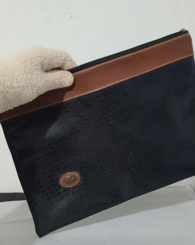 Bolsa da Bagaggio Preta em couro legítimo, bonita, original, sofisticada.