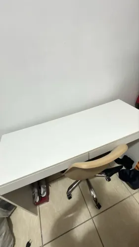 Escrivaninha mais cadeira