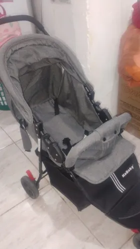 Carrinho de bebê 3 meses de uso só 