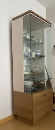 Vendo uma Cristaleira