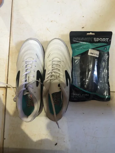 Vendo chuteira de futsal Topper 