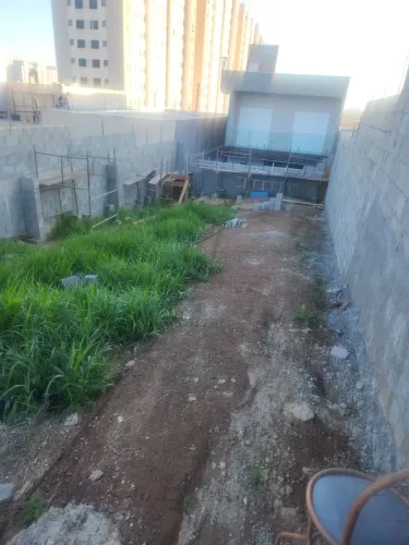 Terreno de 200 metros de frente em avenida