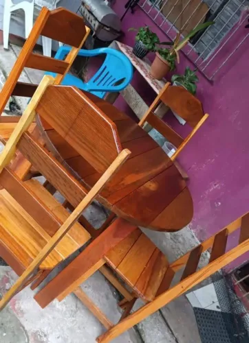 Mesa com 4 cadeiras