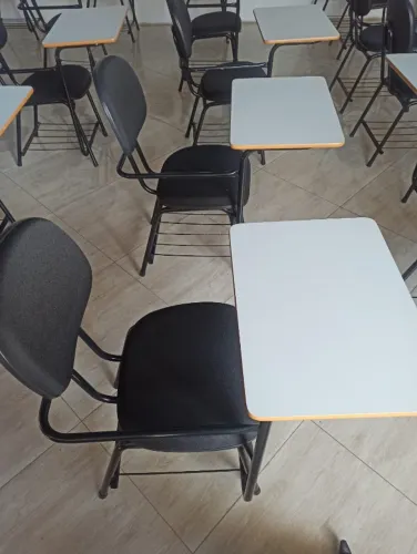 Cadeiras Universitárias com prancheta inteira
