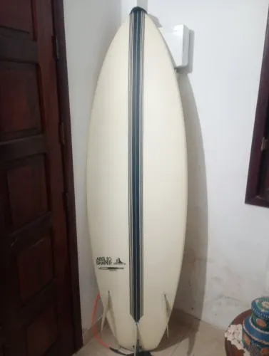 Prancha Abílio shaper, Triquilha, ótimo estado ,completa com quilhas móveis ,leash e deck