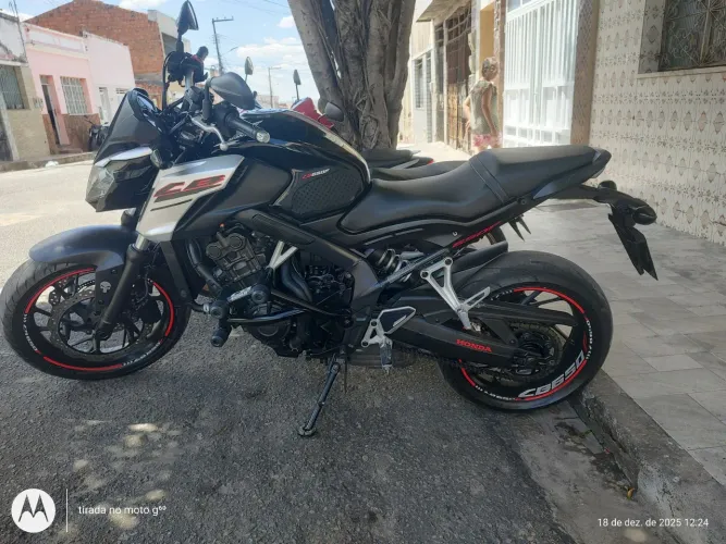 Vendo/Troco Honda CB650F em excelente estado