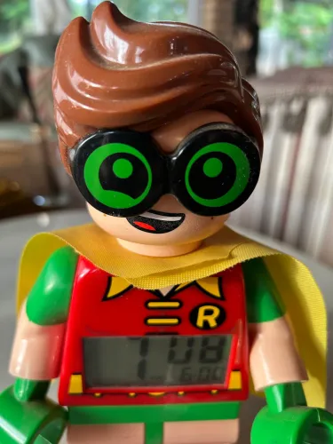 Relógio dispersado Lego