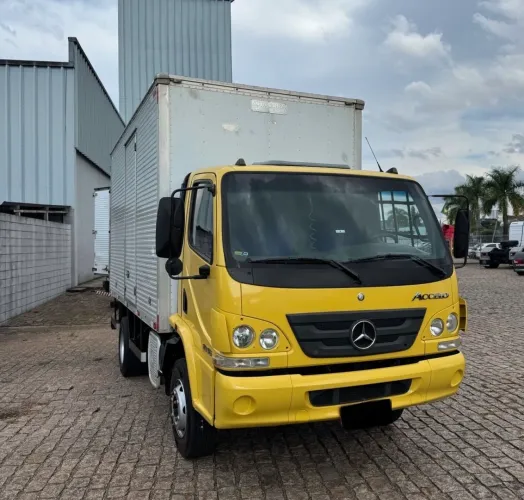 Caminhão  MB Accelo 815 Baú 