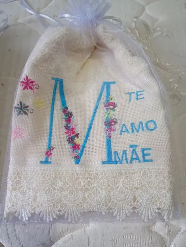 Toalhas com bordados eletrônicos para o dia das mães 