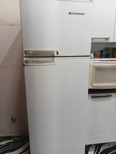 Geladeira Continental modelo Copacabana Duplex Frost Free