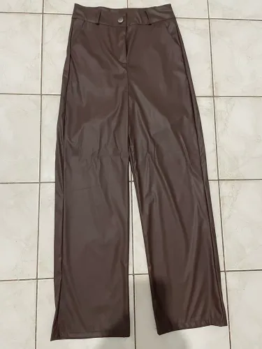 Calça Feminina De Couro Fake Pantalona Cor Marrom
