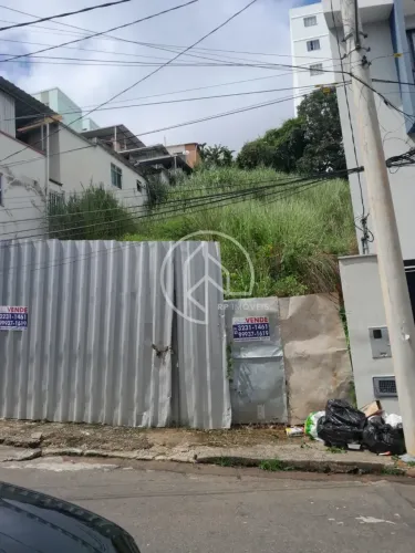 Imóvel para venda tem 330 metros quadrados em São Pedro - Juiz de Fora - MG