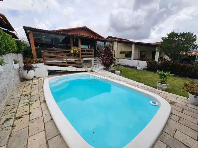 Casa em condomínio próxima ao centro de Gravatá/PE com 04 quartos e piscina privativa à ve