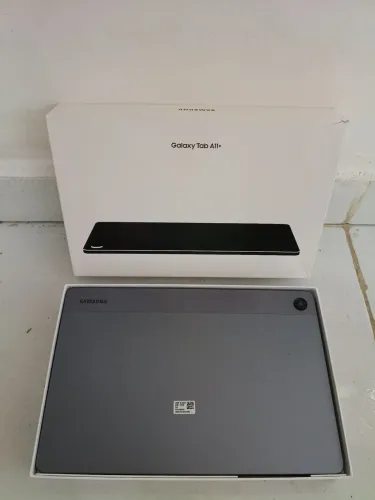 Vendo Tablet Samsung usado Excelente, na caixa, completo