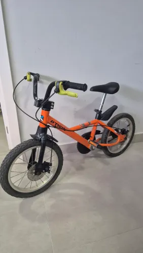 Bicicleta aro 16 b-twin laranja