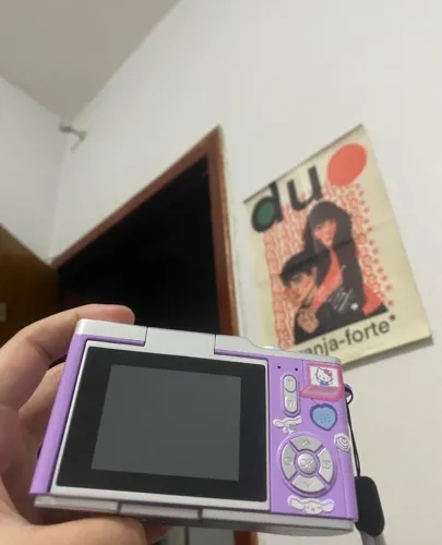 Câmera com Tela Dobrável estilo Retrô Roxa