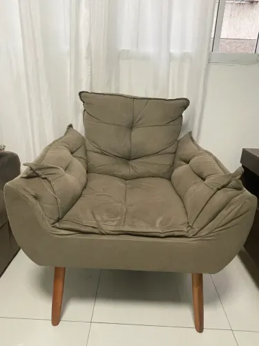 Poltrona Estofada Confortável - Ótimo Estado - R$ 250