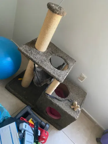 Casa de Gatos com rede E arranhador grande 