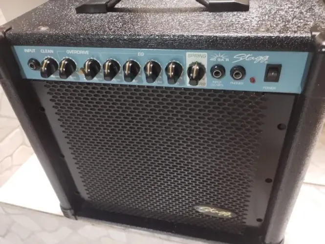 Caixa de guitarra Stagg 40w