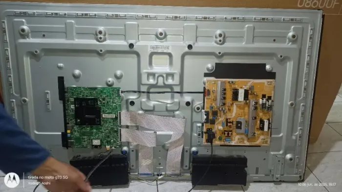 Placas internas usadas para a TV Samsung 50NU7100