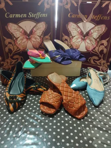 Vendo 5 pares de sapato da Cármen steffens