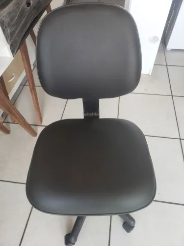 Cadeira p/ escritório ou estudo nova