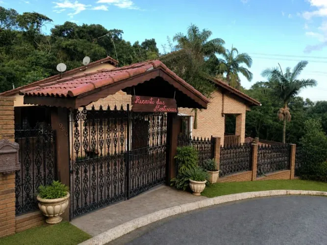 Sobrado Residencial com 3 dormitórios à venda, Lote com 1.450 m² e Construção com 380 m² p