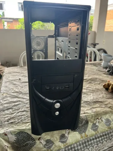 Gabinete 4 baias ATX Preto Retro