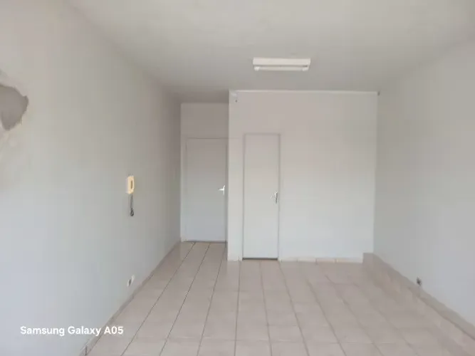 Alugo Salas comerciais no Bairro Martins na Rua Vieira Gonçalves 325 esquina Vasconcelos