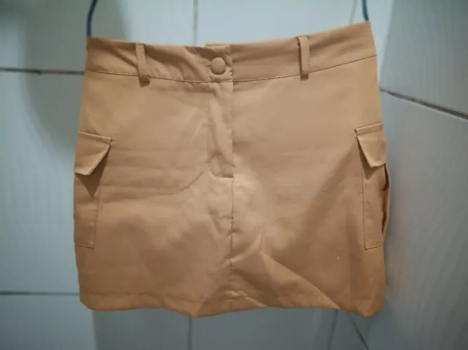 Short Saia Cargo Alfaiataria Bege Feminino GG 